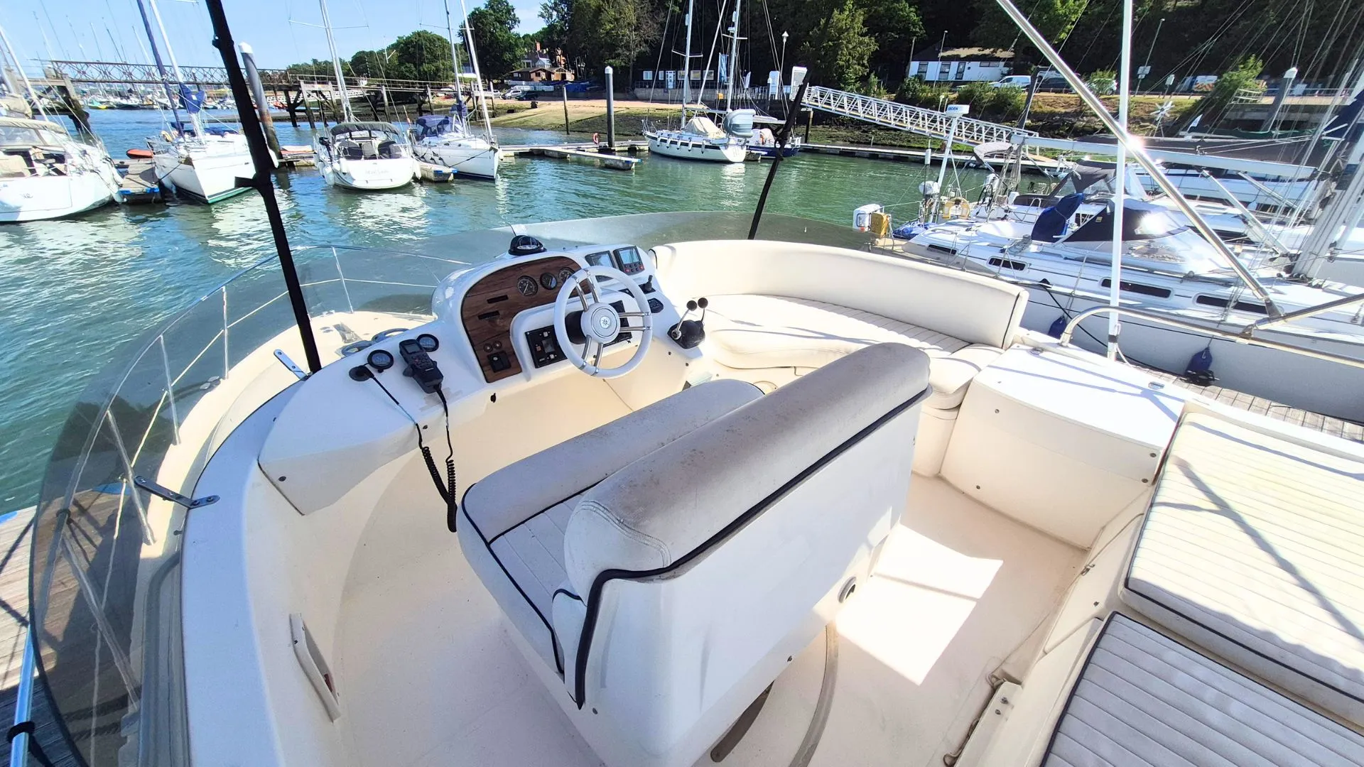 Sealine F37 - 9