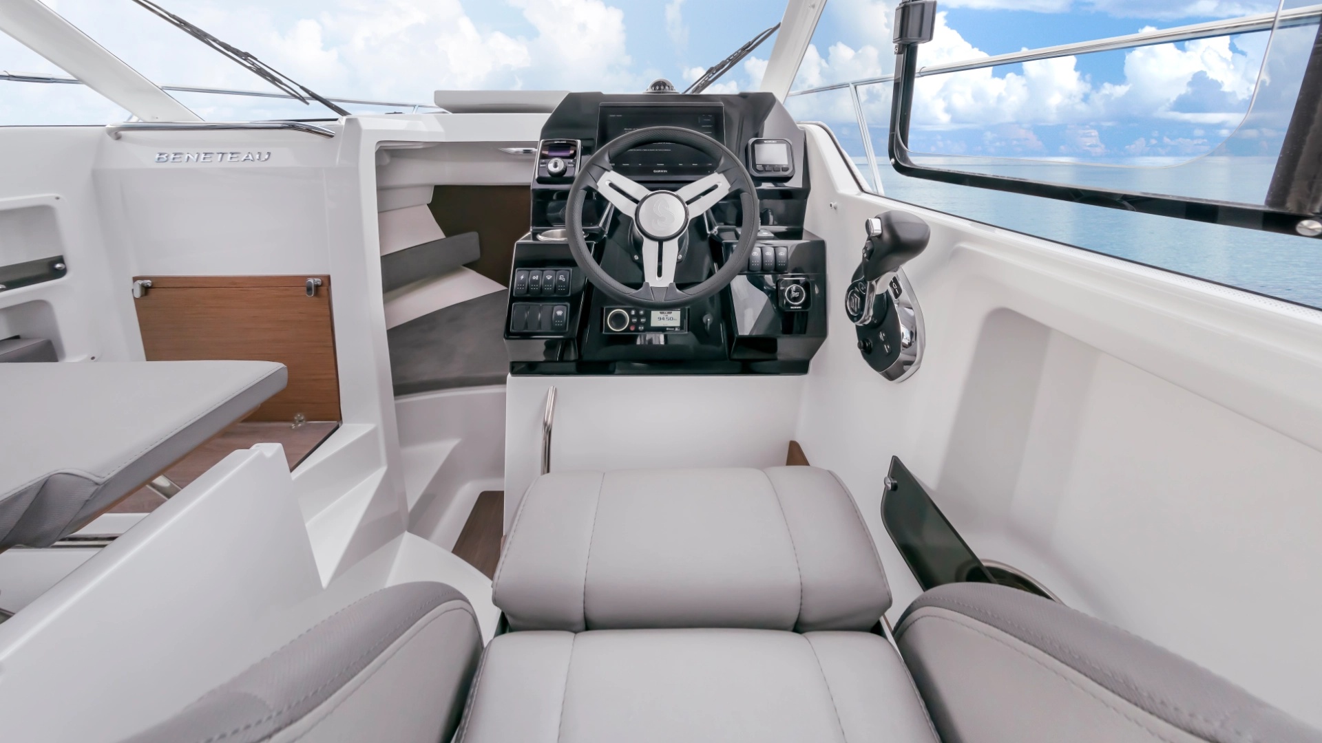 Beneteau Antares 8 – Ultimate Spec - 15