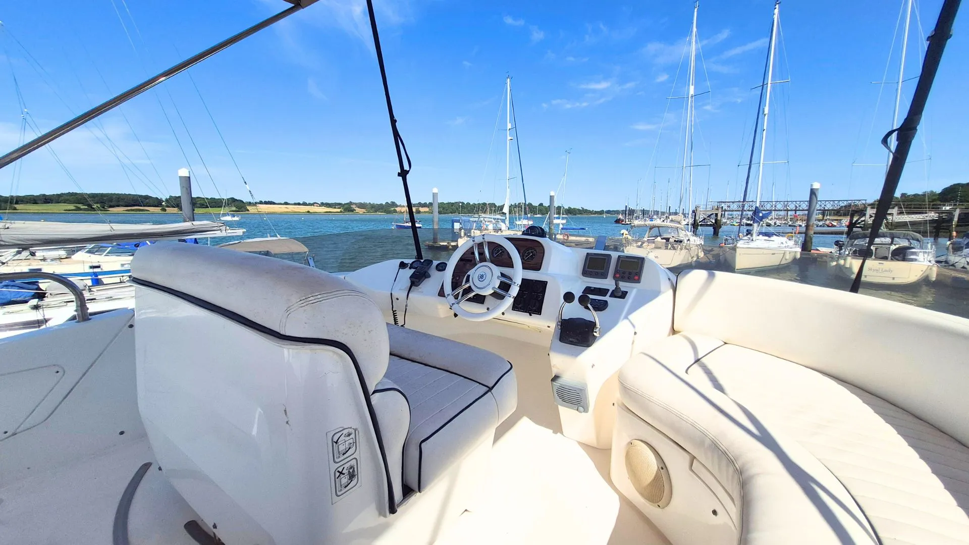 Sealine F37 - 10