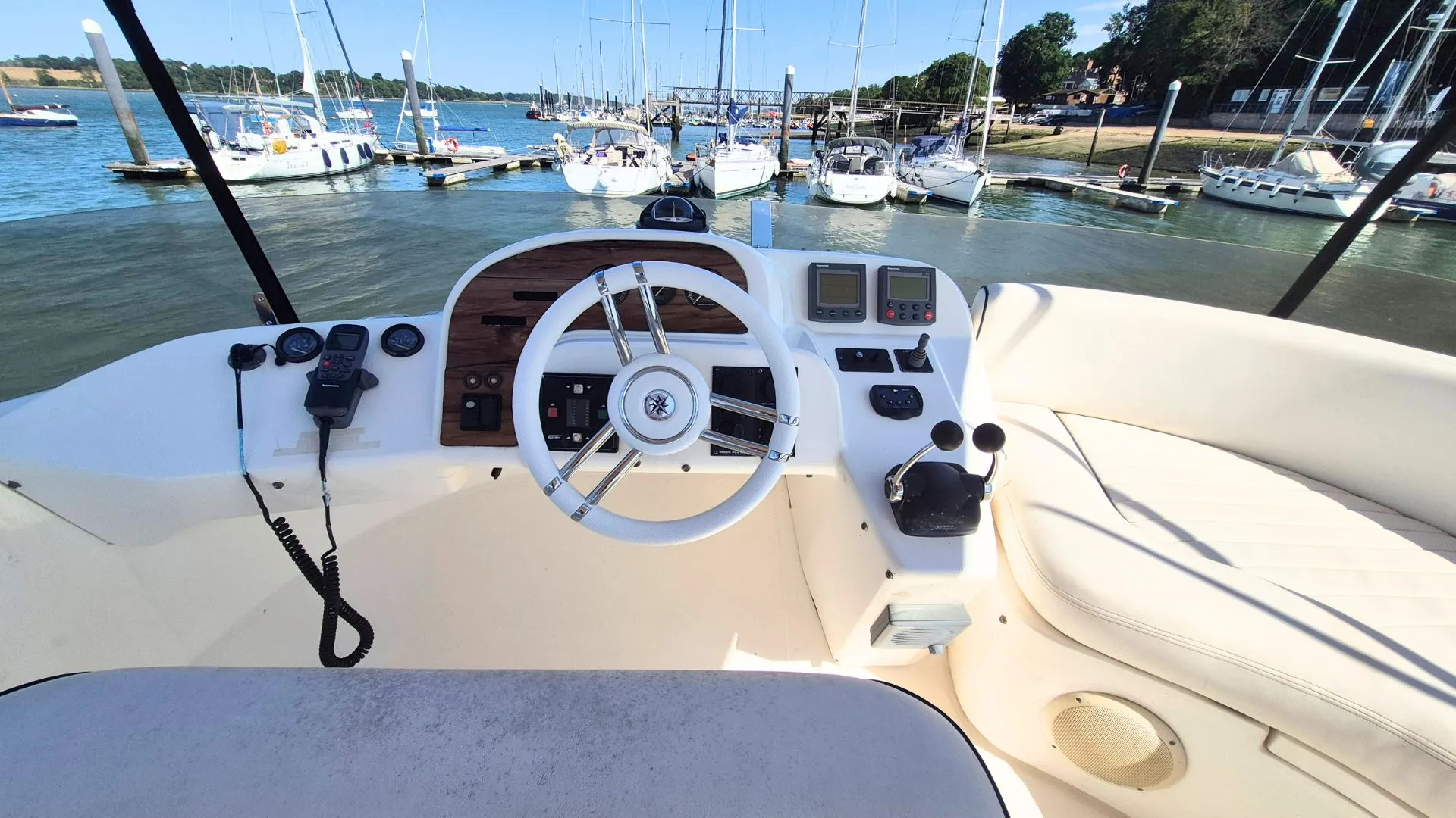 Sealine F37 - 11