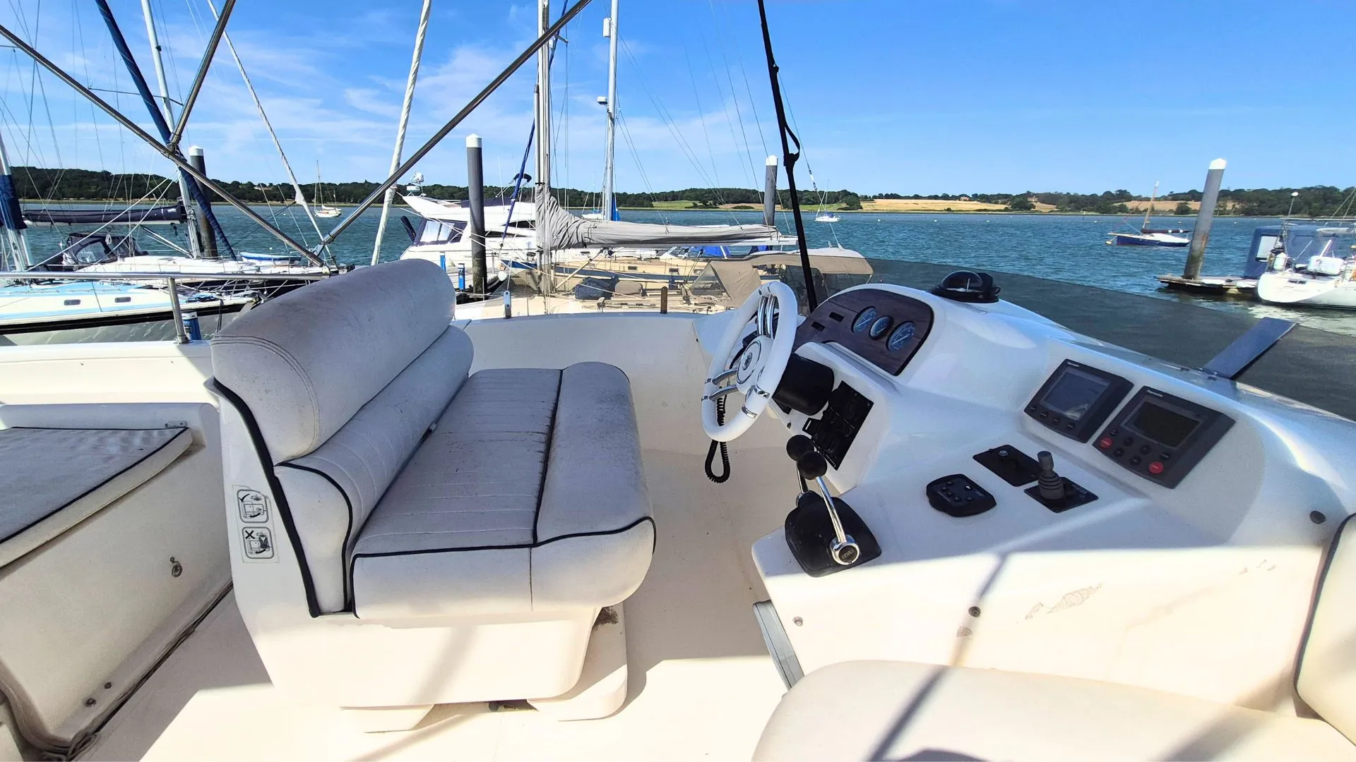 Sealine F37 - 12