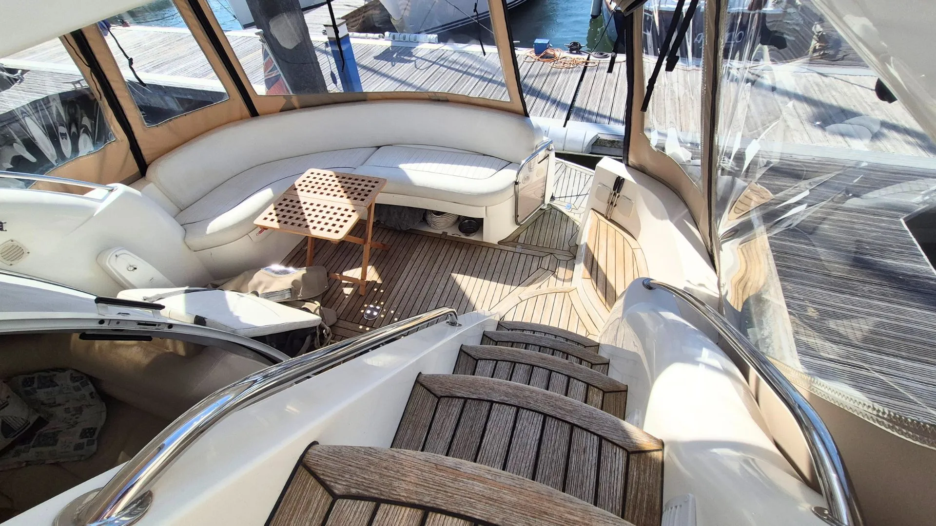 Sealine F37 - 17