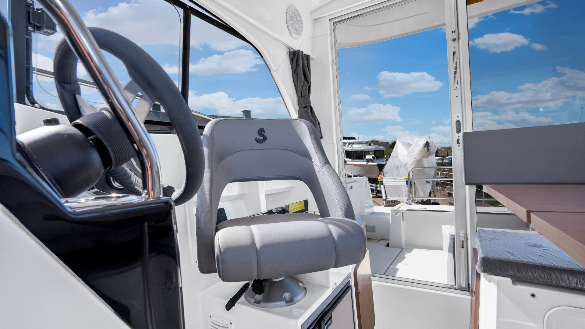 Beneteau Antares 7 OB – V2 – Ultimate Spec - 8
