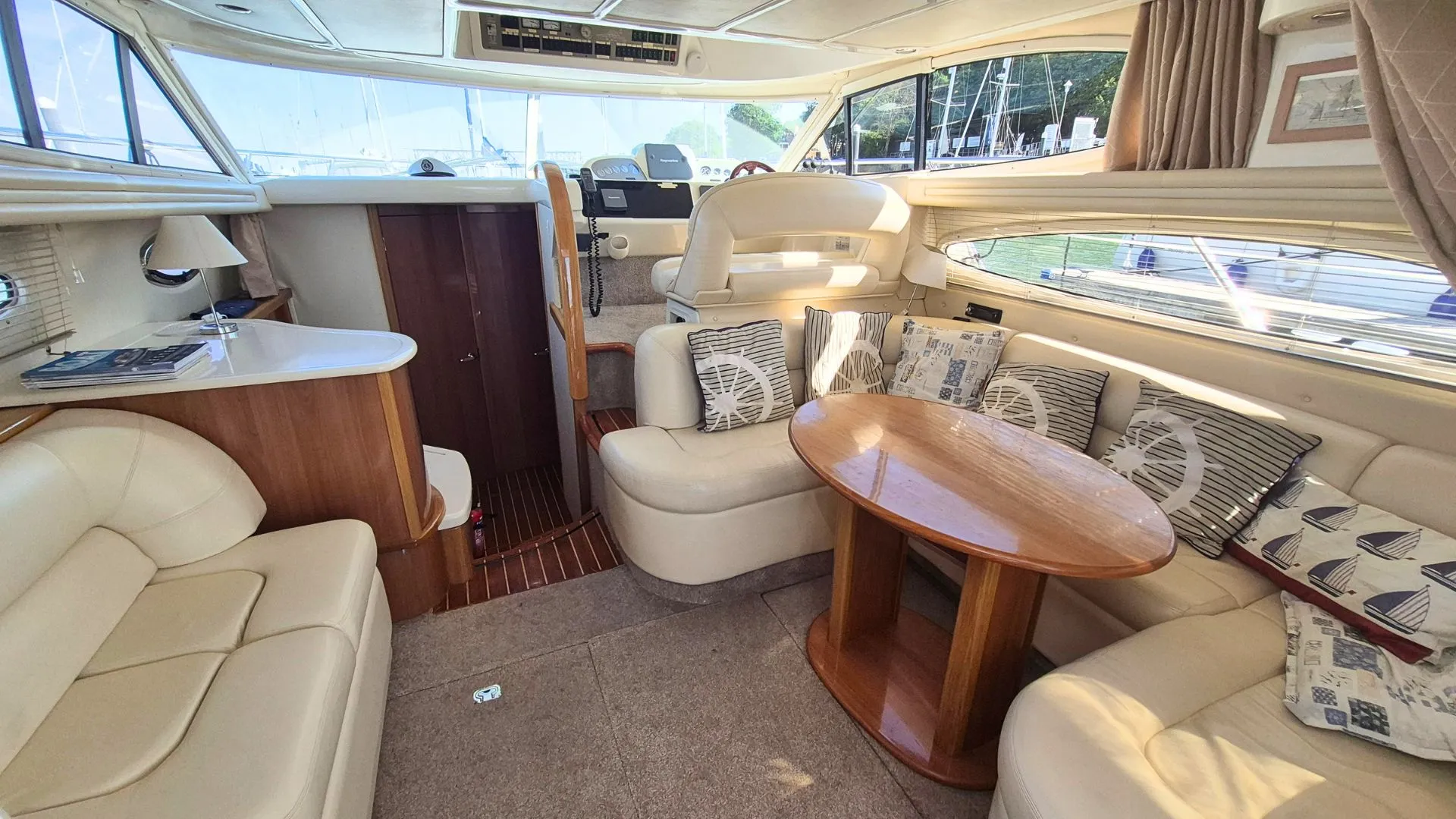 Sealine F37 - 18
