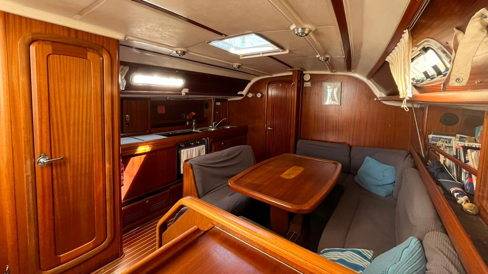 Bavaria 38 Holiday - 3
