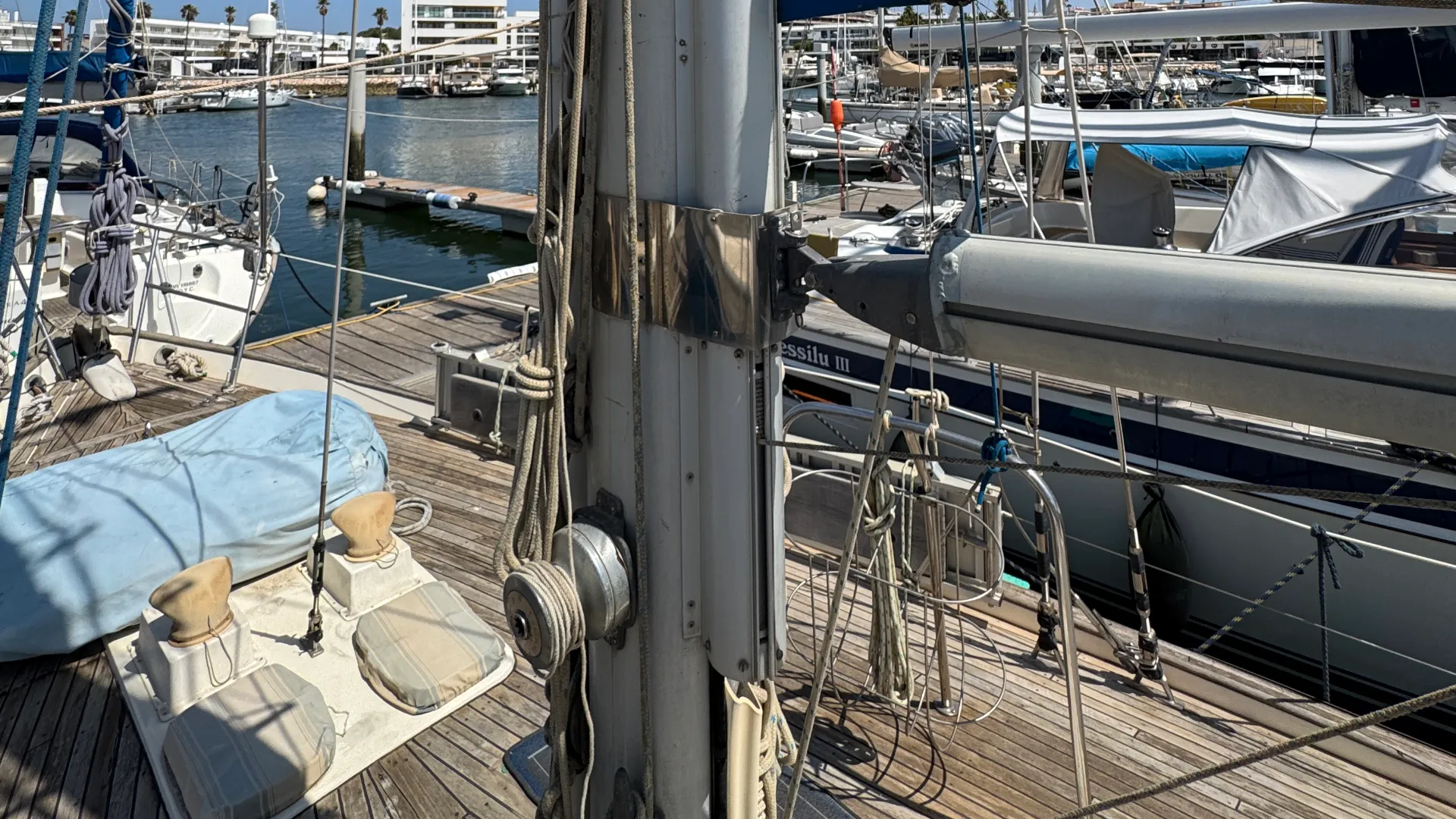 Oyster 39 Ketch - 10