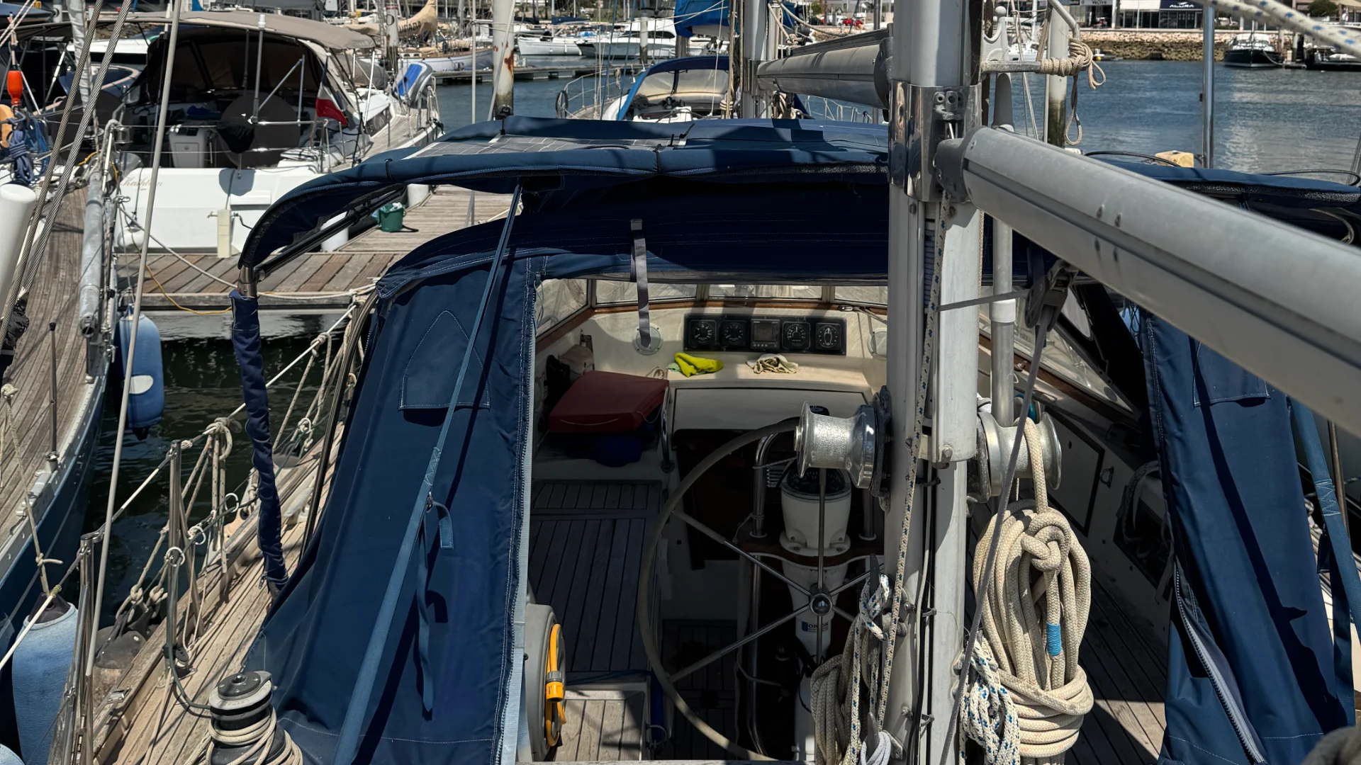 Oyster 39 Ketch - 14