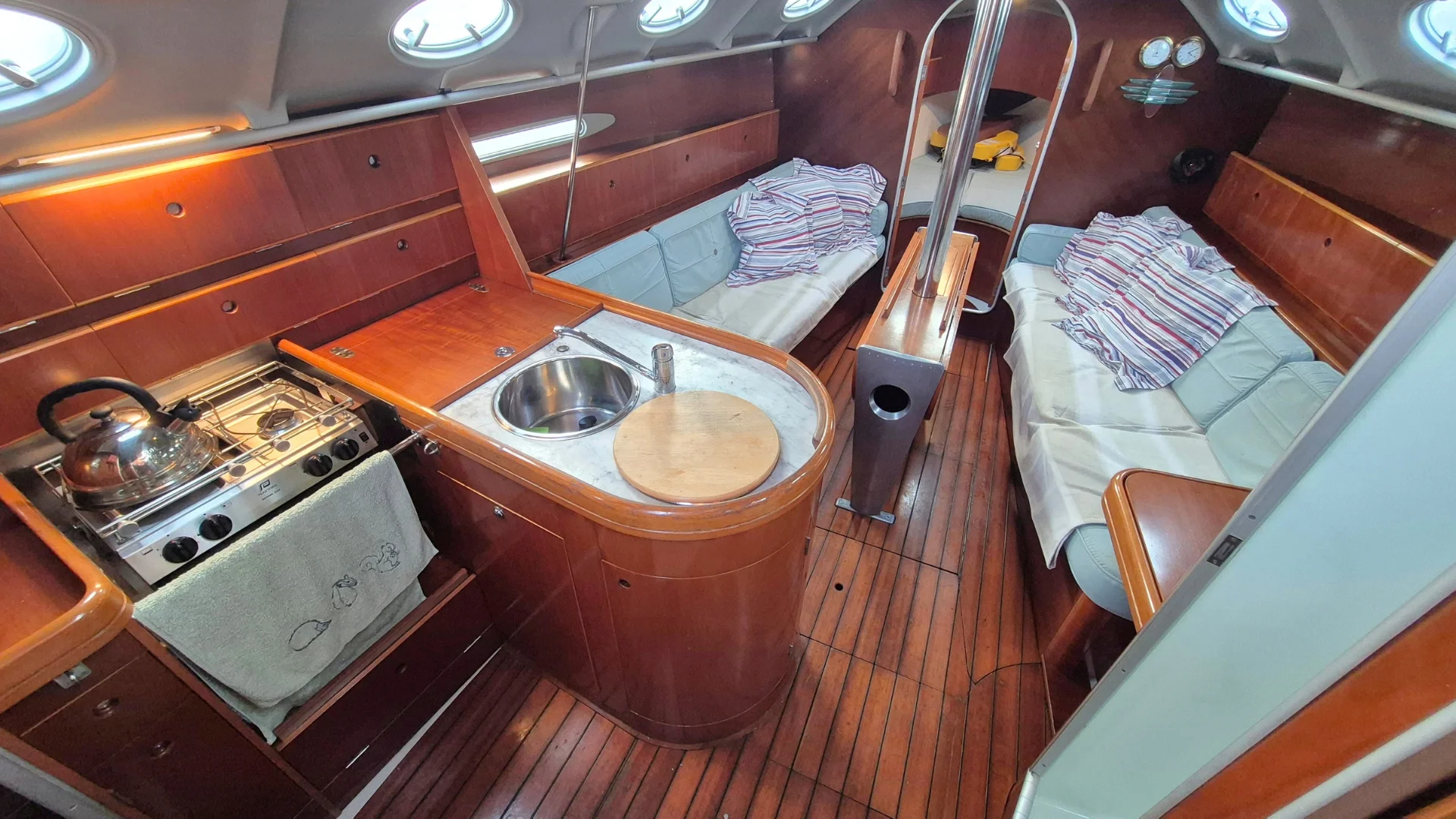 Beneteau First 35.7 - 19