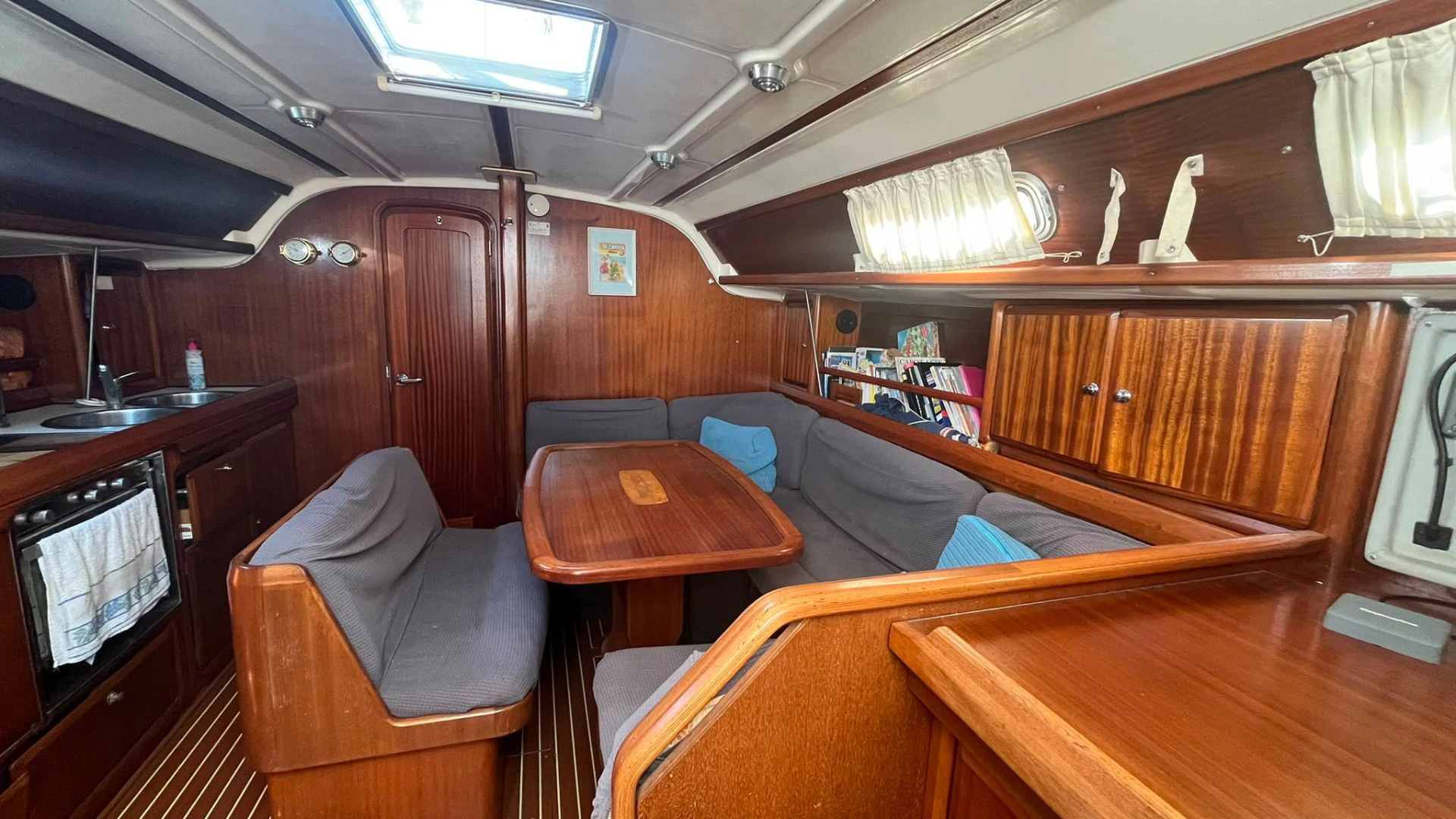 Bavaria 38 Holiday - 4