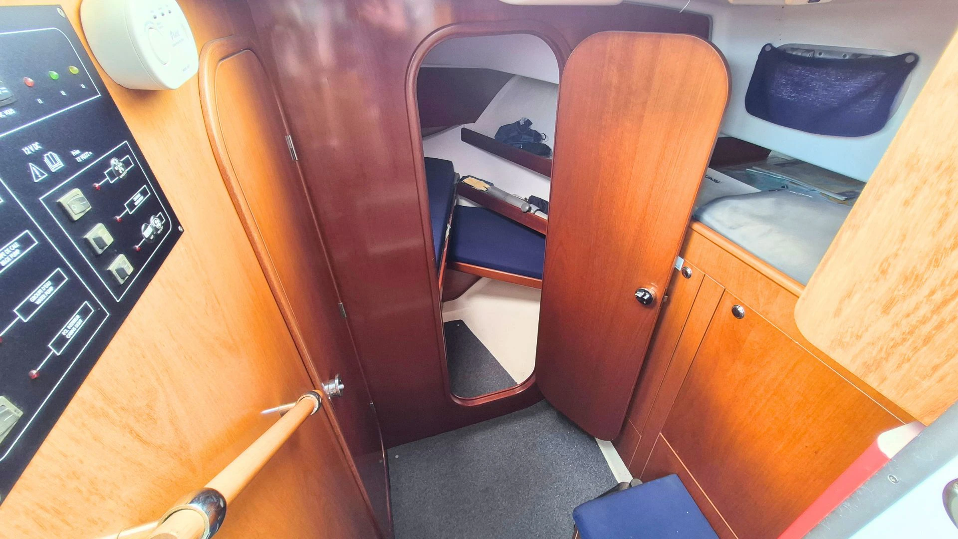 Beneteau Antares Series 9 - 20