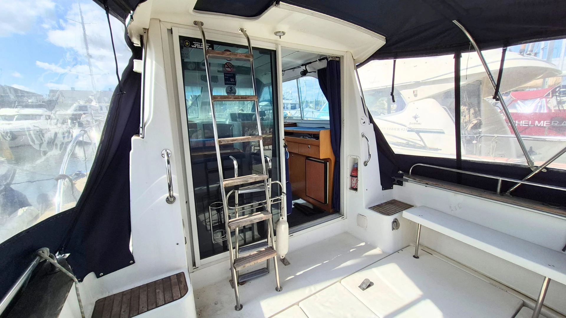 Beneteau Antares Series 9 - 6