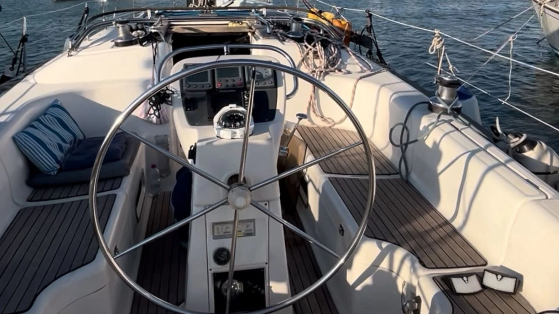 Bavaria 38 Holiday - 19
