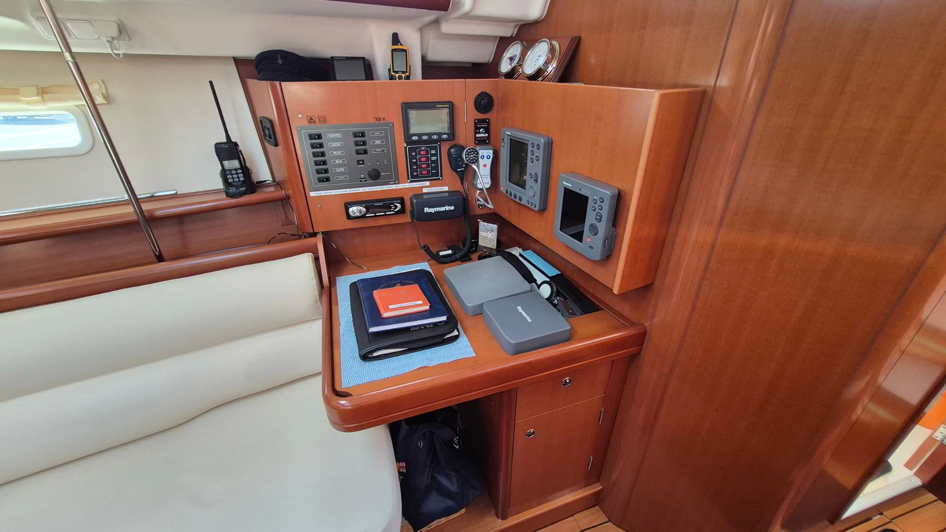 Beneteau Oceanis 343 - 21